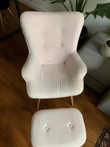 Licht roze feauteuil, stoel met voetenbank beschikbaar voor biedingen