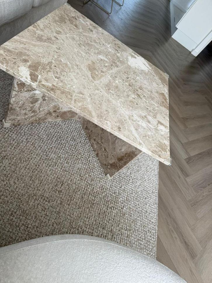 Mooie tijdloze vierkante salontafel van Shaunika Marmer, Huis en Inrichting, Tafels | Salontafels, Zo goed als nieuw, Minder dan 50 cm