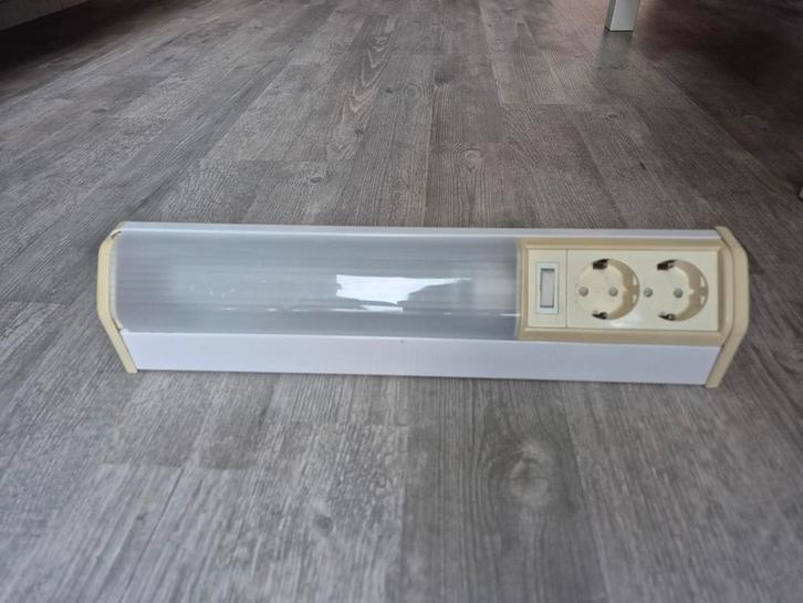 WandLamp met stopcontact, badkamer/keuken vintage, Huis en Inrichting, Lampen | Vloerlampen, Gebruikt, Minder dan 100 cm, Kunststof