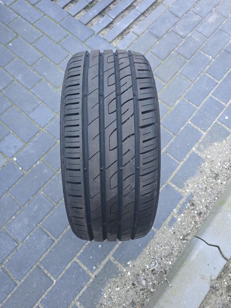 Summer Tire for Sale – Like New, Ophalen