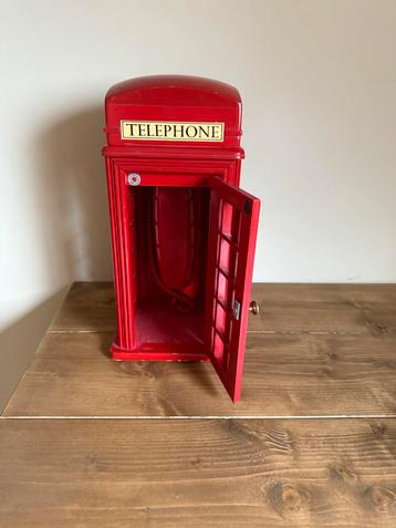 Antieke Rode Engelse Telefooncel Telefoon beschikbaar voor biedingen