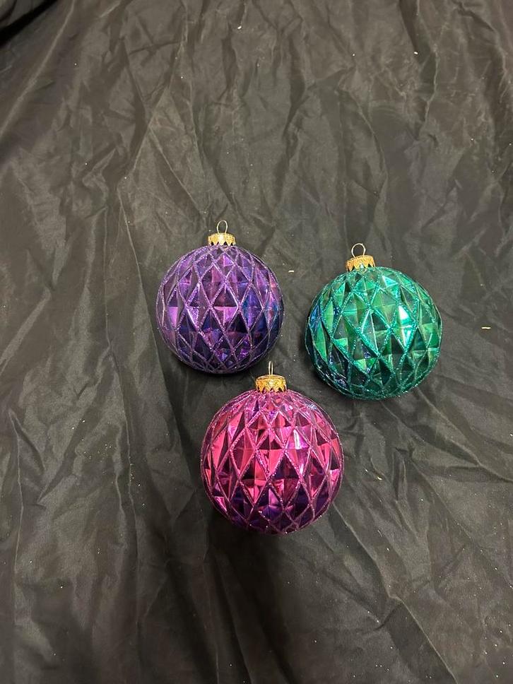 Grote hoeveelheid kerst ballen 4 kleuren, Diversen, Kerst, Zo goed als nieuw, Ophalen