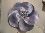 Vintage bloemen broche corsage speld zijde wassen bolletjes, Sieraden, Tassen en Uiterlijk, Broches, Overige materialen, Paars