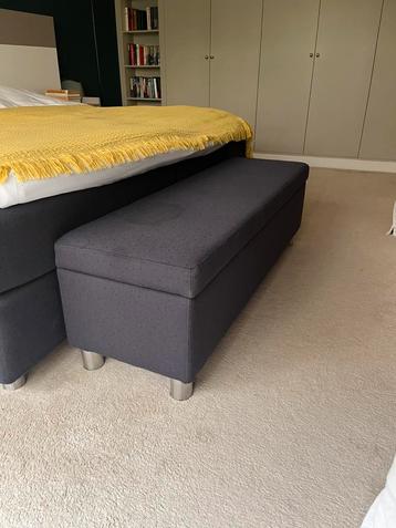 Voeteneinde bank / opbergbankje beschikbaar voor biedingen