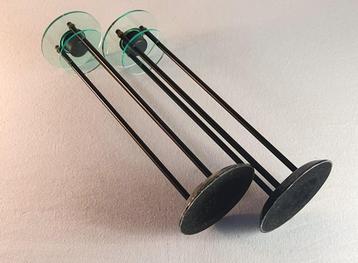 Twee Memphis stijl kandelaars beschikbaar voor biedingen