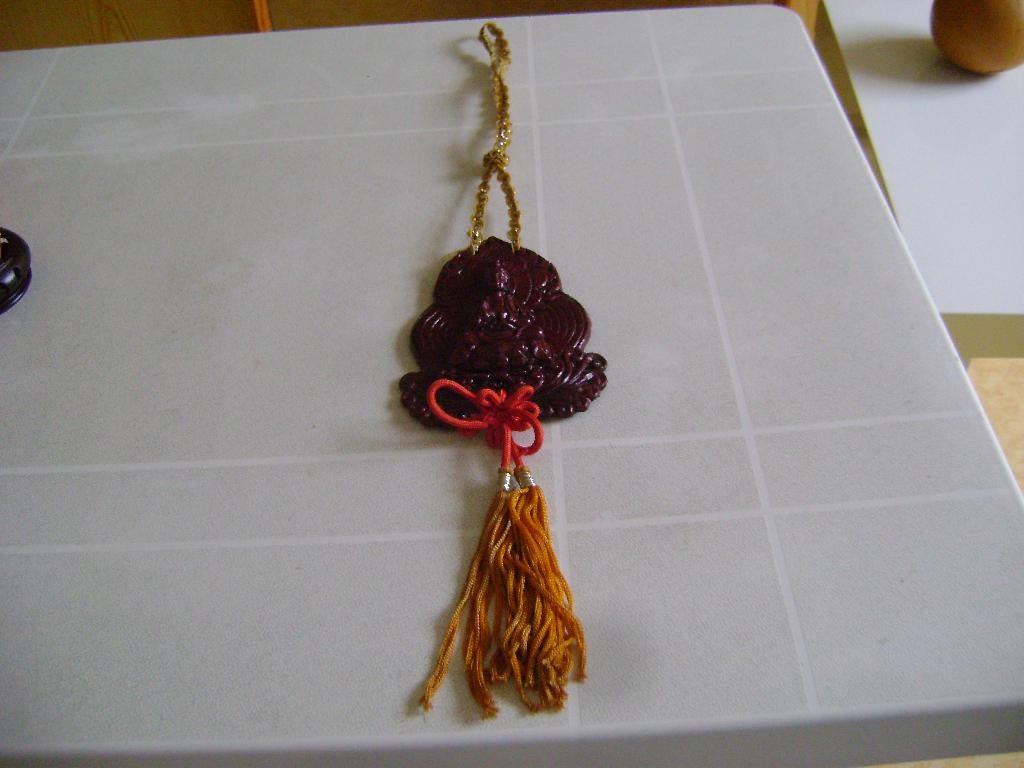 rood/paarse chinese hanger met afbeelding van man 13hx10br, Antiek en Kunst, Ophalen of Verzenden