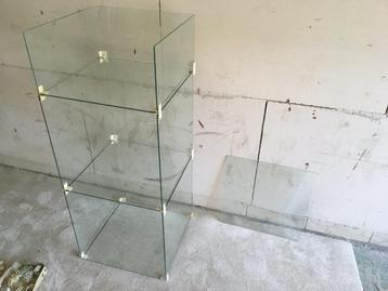 glasvitrine op maat-goedkoop beschikbaar voor biedingen