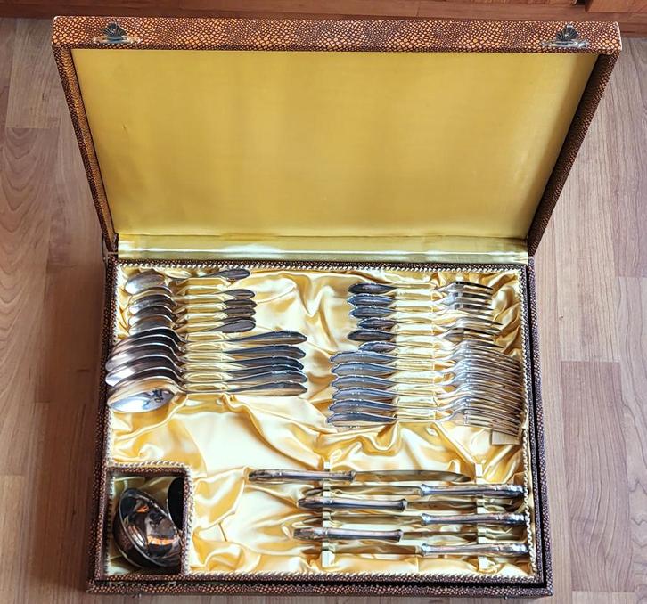 Verziverd bestek in cassette "WMF 90", Antiek en Kunst, Antiek | Bestek, Ophalen