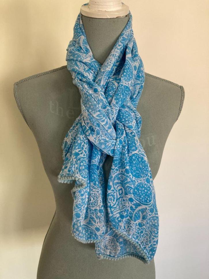 Dunne, langwerpige sjaal in turquoise en wit, Kleding | Dames, Mutsen, Sjaals en Handschoenen, Gedragen, Sjaal, Ophalen of Verzenden