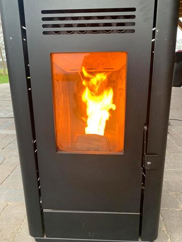 Pelletkachel JuliaNext 8kw beschikbaar voor biedingen