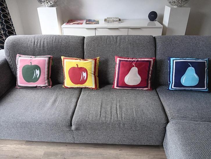 Benetton set van 4 sierkussens, Huis en Inrichting, Woonaccessoires | Kussens, Zo goed als nieuw, Vierkant, Ophalen