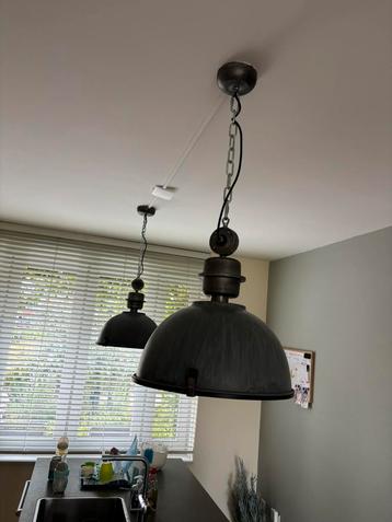 Set van twee lampen beschikbaar voor biedingen