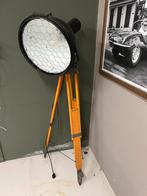 Oude lamp met 3 poot van landmeter, super leuk, Huis en Inrichting, Lampen | Vloerlampen, 100 tot 150 cm, Gebruikt, Ophalen, Glas