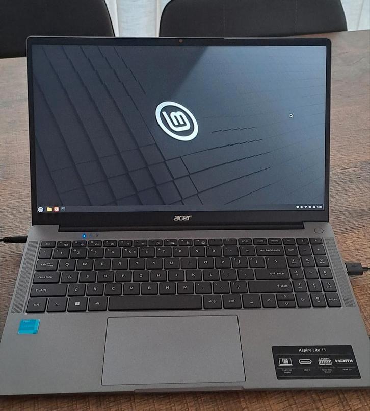 Acer Aspire Lite met Linnux mint, Computers en Software, Windows Laptops, Zo goed als nieuw, 15 inch, SSD, 2 tot 3 Ghz, 8 GB, Qwerty
