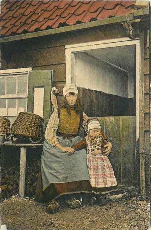 (301-061-035) Marken Moeder en Kind, Verzamelen, Ansichtkaarten | Nederland, Noord-Holland, Verzenden