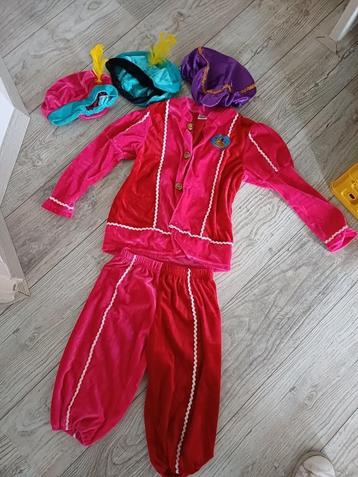 Pietenpakje maat 128 (de club van sinterklaas) beschikbaar voor biedingen