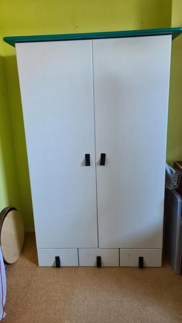 Grenen Meidenkast met Annie Sloan verf beschikbaar voor biedingen