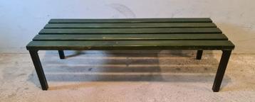 Vintage, design lattenbank beschikbaar voor biedingen