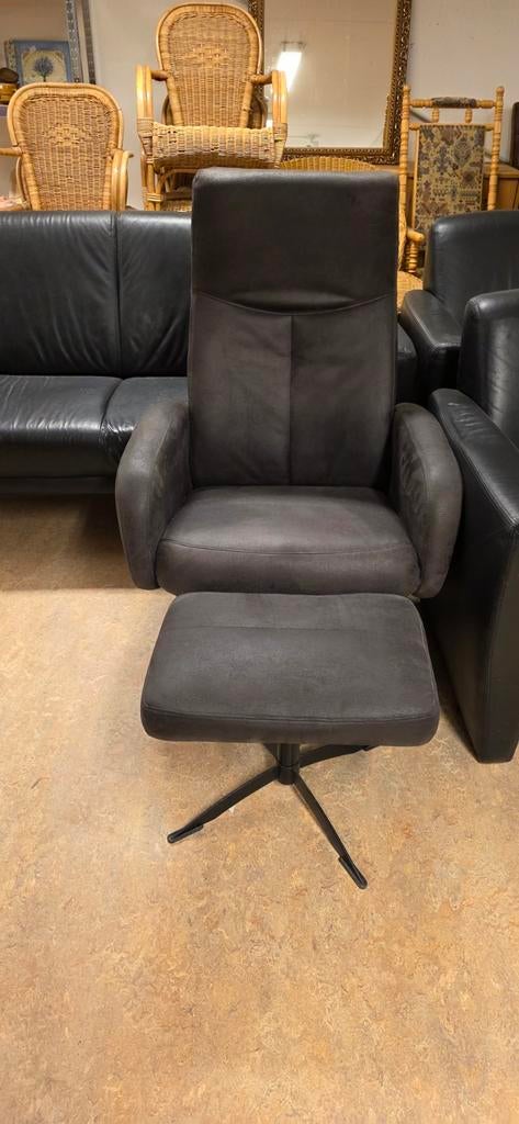 Comfortabele fauteuil met voetenbankje, Huis en Inrichting, Fauteuils, Ophalen, 75 tot 100 cm, Zo goed als nieuw, Stof