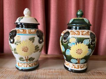 Keramische vazen, urnen, potten beschikbaar voor biedingen