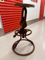 Kruk gemaakt van treinkoppeling, Ophalen