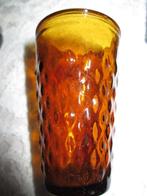 6 amberkleurige borrelglaasjes met ruitmotief persglas, Verzamelen, Retro, Ophalen of Verzenden, Huis en Inrichting