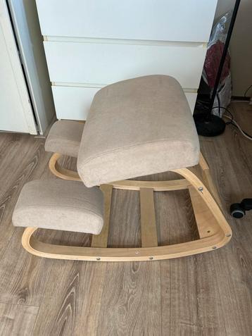 Ergonomische Kniestoel beschikbaar voor biedingen