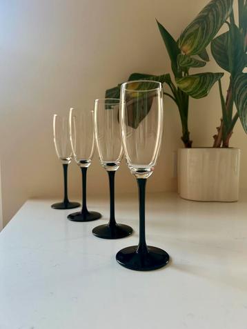 4 retro champagneflutes Luminarc Domino. Zwarte steel beschikbaar voor biedingen