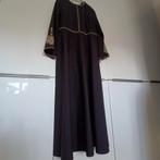 Zwarte maxi jurk met geborduurde mouwen, Ophalen of Verzenden, Onder de knie, Zo goed als nieuw, Maat 46/48 (XL) of groter