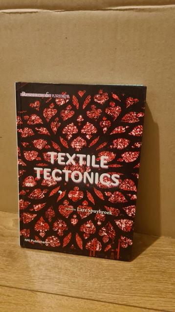 Textile Tectonics beschikbaar voor biedingen