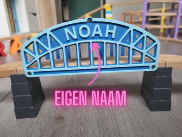 Houten treinbaan brug eigen naam beschikbaar voor biedingen