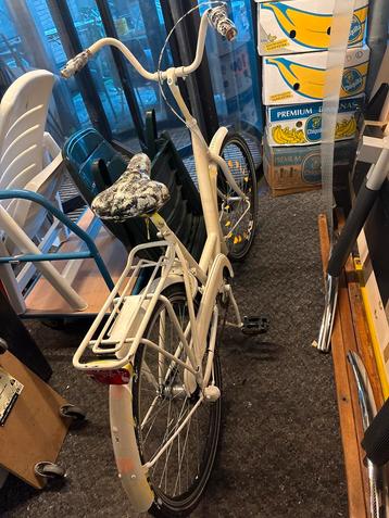 Witte Damesfiets - Opknapper beschikbaar voor biedingen