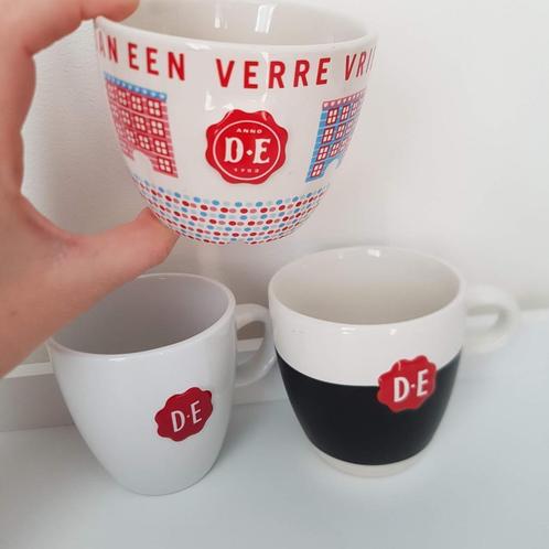 Drie bekers van Douwe Egberts, Huis en Inrichting, Keuken | Servies, Zo goed als nieuw, Kop(pen) en/of Schotel(s), Overige stijlen