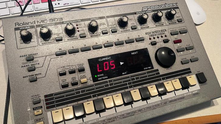 Roland MC-303 Groovebox, Muziek en Instrumenten, Drumcomputers, Gebruikt, Roland, Ophalen