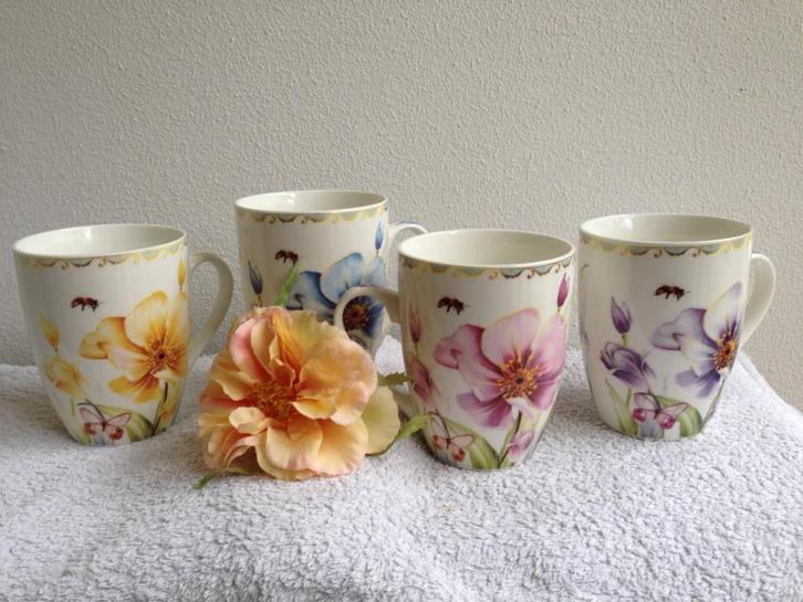 💐4 Grote SIAKI MOKKEN/ Bekers met bloemen., Huis en Inrichting, Keuken | Servies, Zo goed als nieuw, Kop(pen) en/of Schotel(s)