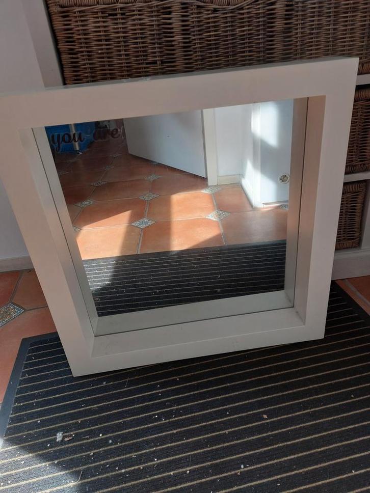 Witte vierkante spiegel 60 x 60 x 8cm, Huis en Inrichting, Woonaccessoires | Spiegels, Zo goed als nieuw, 50 tot 75 cm, Vierkant