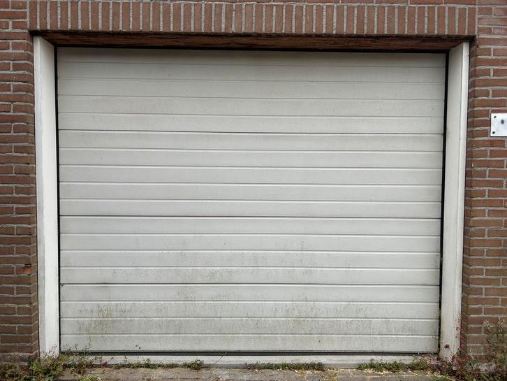 Electrisch bedienbare sectionaal garagedeur wit, Doe-het-zelf en Verbouw, Deuren en Horren, Gebruikt, Garagedeur, 215 cm of meer