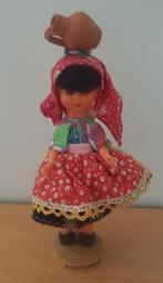 Vintage vrouw pop met kruik Algarve Portugal, Verzamelen, Poppen, Gebruikt, Ophalen of Verzenden, Pop