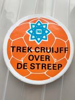 Trek Cruijff over de streep sticker 1977, Ophalen of Verzenden, Nieuw, Ajax, Poster, Plaatje of Sticker