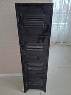 Metalen kast van loods 5, Ophalen, Gebruikt