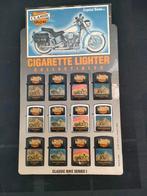 Display met 12 motor aanstekers (geen zippo), Verzamelen, Rookartikelen, Aanstekers en Luciferdoosjes, Ophalen of Verzenden, Zo goed als nieuw