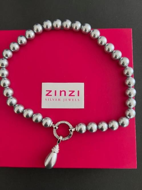 Nieuw: ZINZI grijsblauwe parelketting met zilveren sluiting, Sieraden, Tassen en Uiterlijk, Kettingen, Nieuw, Zilver, Zilver, Met hanger