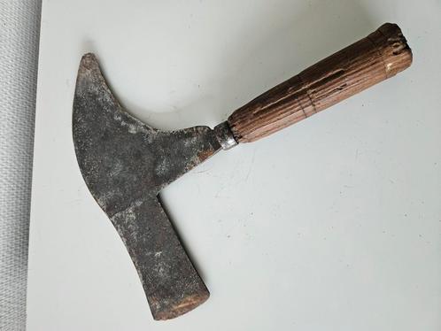 Oude Hakmes met Houten Handvat, Antiek en Kunst, Antiek | Gereedschap en Instrumenten, Ophalen of Verzenden