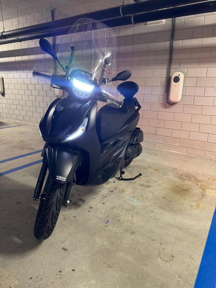 Piaggio Beverly 400 HPE 2025  gloednieuw !, Fietsen en Brommers, Scooters | Piaggio, Zo goed als nieuw, Overige modellen, Maximaal 45 km/u
