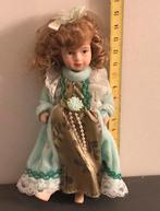 Porseleinen Popje met Krullen, Verzamelen, Poppen, Ophalen of Verzenden, Zo goed als nieuw, Pop