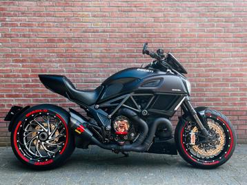 Ducati Diavel Carbon Akra 162pk ABS Quicksifter Keyless Led beschikbaar voor biedingen