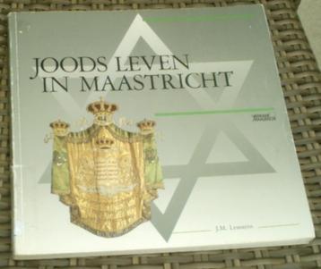  Joods leven in Maastricht. J.M.Lemmens. ISBN 9070356546. beschikbaar voor biedingen