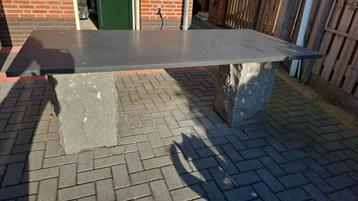 Mooie natuurstenen tuintafel met stenen poten - 200 x 90 cm beschikbaar voor biedingen