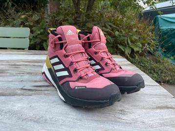Adidas Gore-Tex schoenen beschikbaar voor biedingen