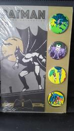 batman buttons 1989 op blister 2, Verzamelen, Speldjes, Pins en Buttons, Ophalen of Verzenden, Nieuw, Figuurtje, Button